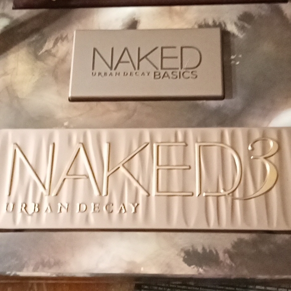URBAN DECAY NAKED EYESHADOW VAULT - Picture 11 of 13